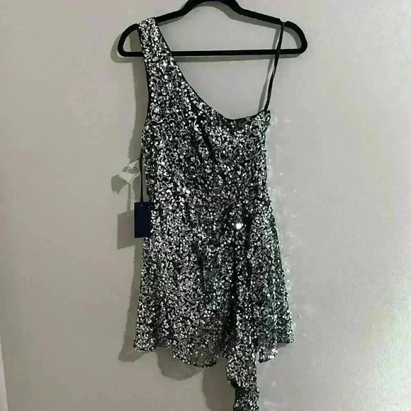 H:ours - Picture 1 of 5